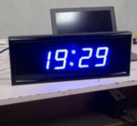 Электронные часы-термометр для помещения. Высота знака 05,7 см. Количество символов 4. Размер 405х150х40 или 60 мм.