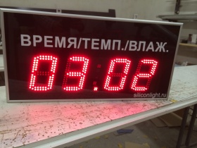 Электронные часы-термометр для помещения. Высота знака 15 см. Количество символов 4. Размер 650х230х60 или 40 мм.